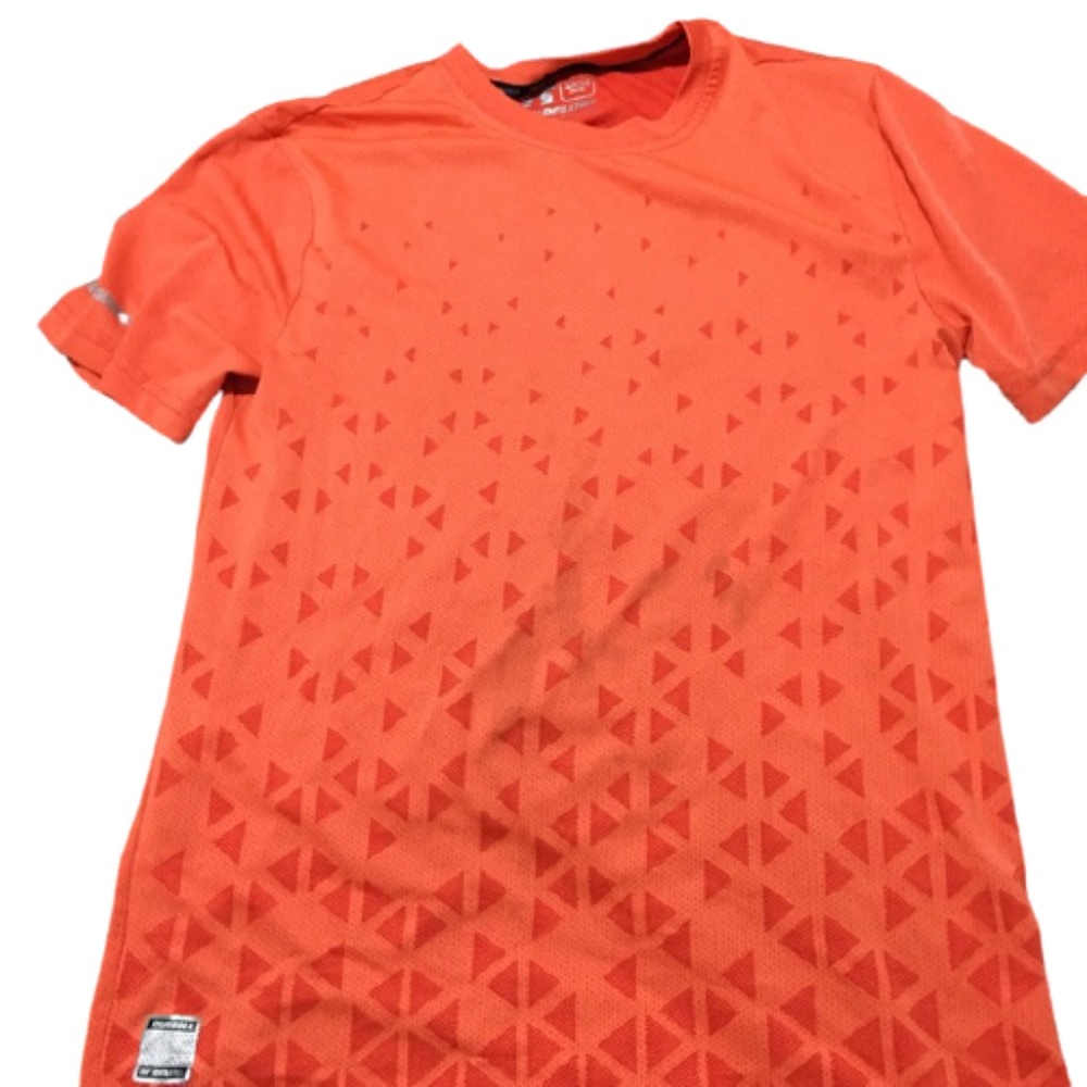 men’s small athletic tee